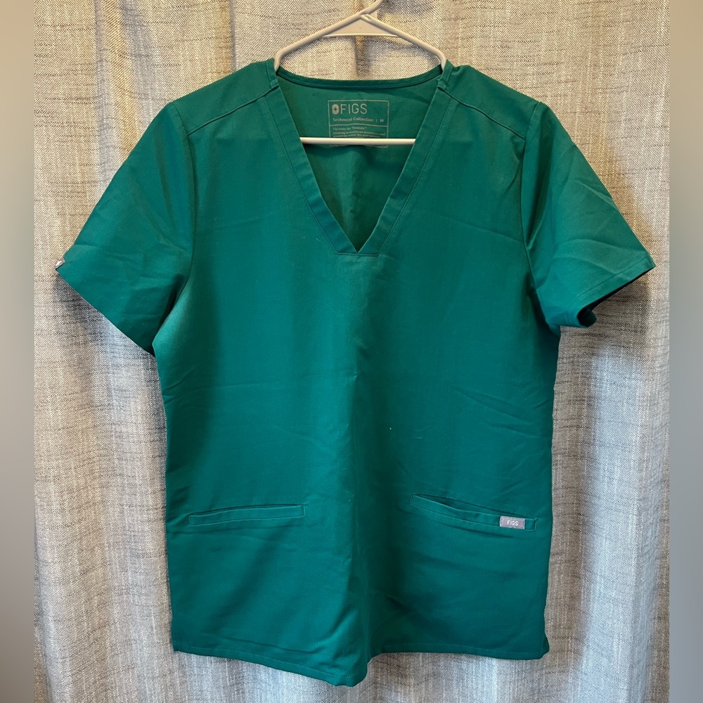 Hunter green fig scrub top